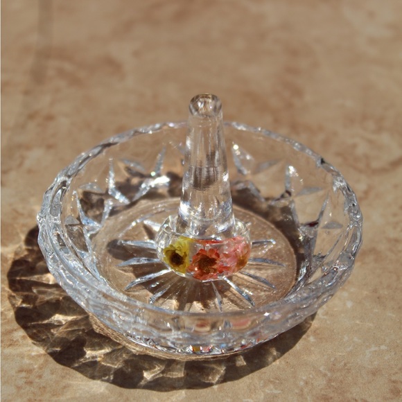 DARK PINK REAL FLOWER RING - Picture 3 of 5